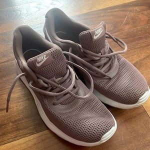 Women’s Nike sneakers